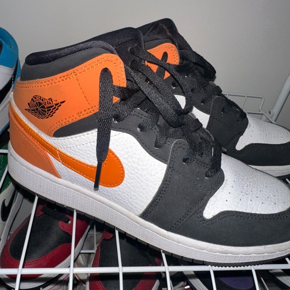 Jordan 1 mid GS in ‘shattered backboard’ - Picture 2 of 2